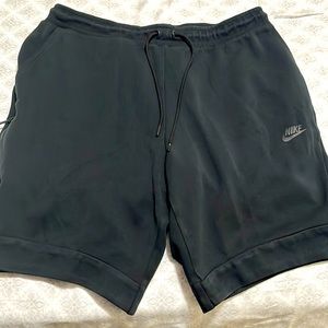 Nike Tech Shorts XL